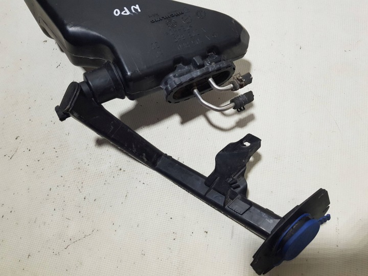 Striekačka Tank predné Mercedes C W205 2058600360 10