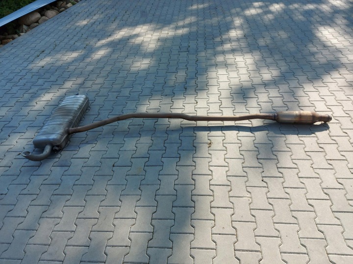 BMW U06 200i 1.5TB Tlumik rohr des Auspuffs 5A06732