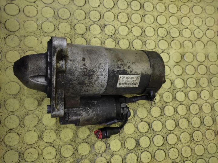 OPEL ZAFIRA B 1.9 D Anlasser Starter 55353857
