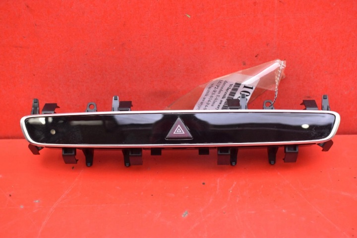 vypínač světel výstražných světel A2139054003 MERCEDES E-třída W213 16-21