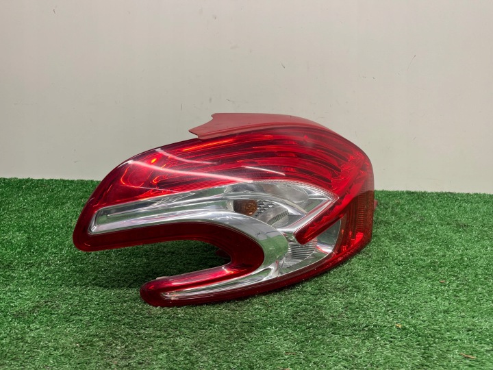 Licht links hinten PEUGEOT 208 9672628280-01