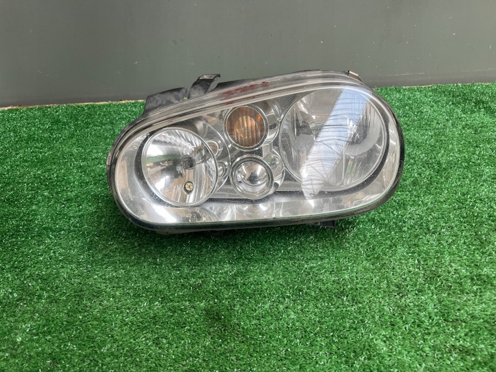 Licht links vorne VOLKSWAGEN GOLF 4