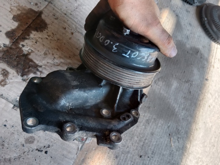 water pump RENAULT MASCOTT 3.0 DCI