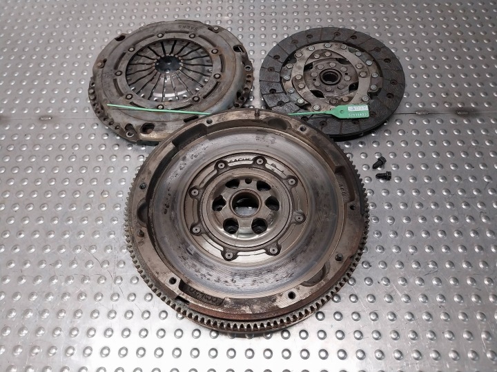 Tengelykapcsoló kerék kettős tömegű lendkerék 05C105266 05C141025A KAMIQ SCALA IBIZA V 6F 1.0 TSI