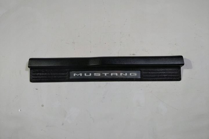 moulding threshold cap cover of the threshold podswietlana LED L Ford Mustang 2010