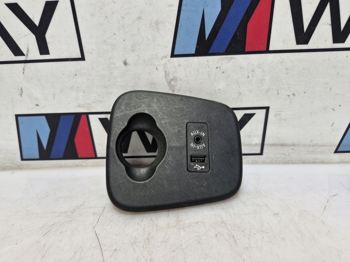 8270579 MINI COOPER F55 F56 Couverture tablier moteur PANEL PORTU GNIAZDA AUX