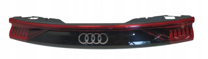 AUDI Q8 4M8 LICHT LEUCHTE HECK HINTEN BLENDE SCHUTZKAPPE HECKKLAPPE