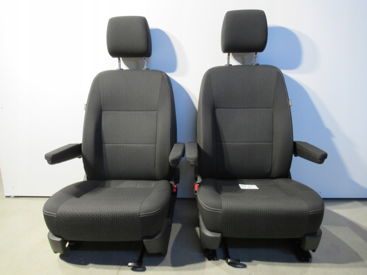 VW T6 MULTIVAN Sitz Fahrer und des Beifahrers Z PODLOKIETNIKAMI KUTAMO