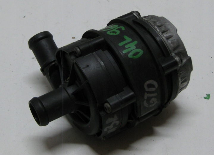 VW GOLF VII 13R Supplémentaire Pompe eau moteur auxiliaire 04L965567A
