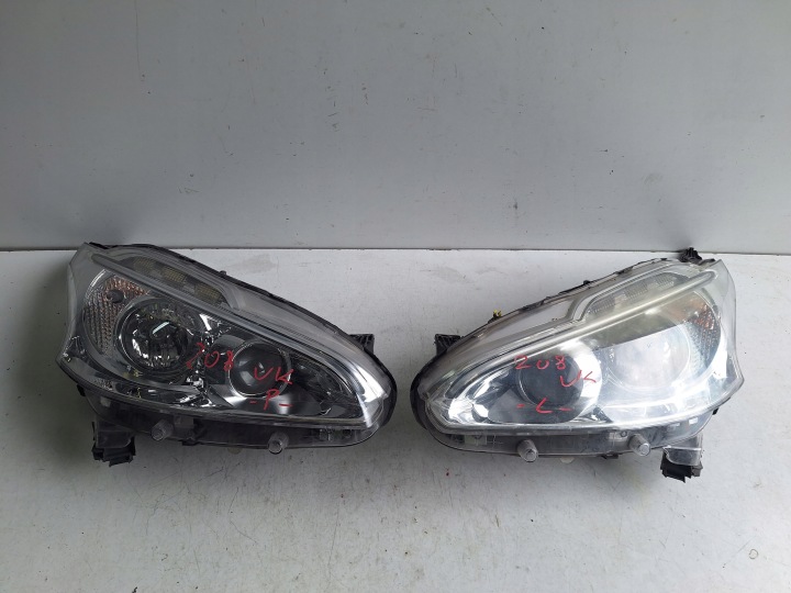 PEUGEOT 208 12-15 light left UK