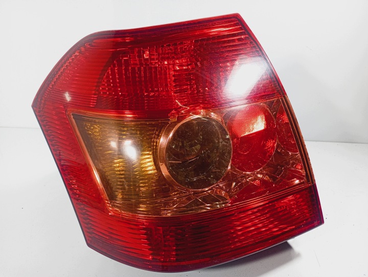 Licht links hinten heck OE 0821219K4R Toyota Corolla E12 LIFT 04-07