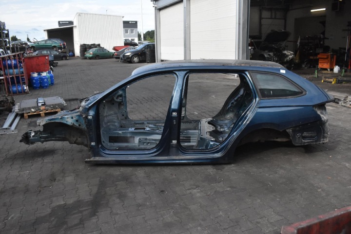 Longeron Aile Droite Arrière Garniture moulure montant Jupe LW5Q SKODA OCTAVIA 4 IV KOMBI 23R