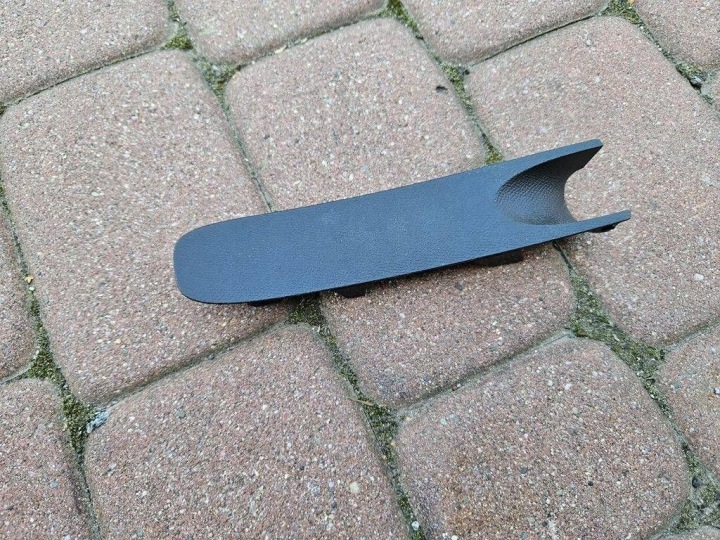 cover cover tunelu srodkowego of the electric Opel Corsa F 39196702