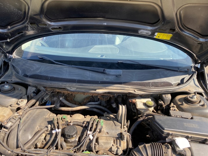 Volvo V70 2 II 00-08 Wischergestänge PRZEDNICH vorne