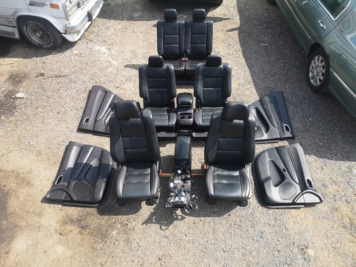 sedačky vnutorne tapacír koža TV Dodge Durango 14