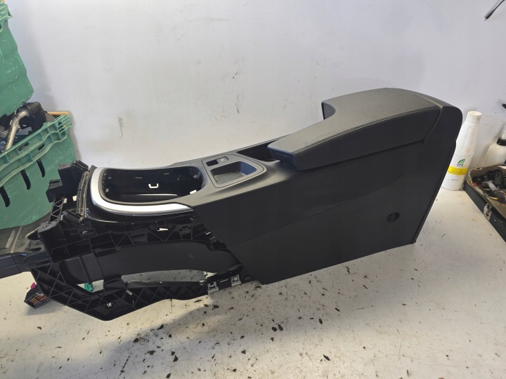 OPEL INSIGNIA A LIFT TUNEL Z control unit 230V GNIAZDEM KRATKAMI air conditioning devices EU