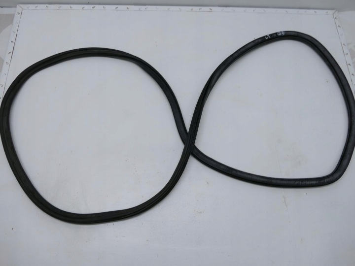AUDI Q5 8R Dichtsatz Tür links heck 8R0833721D