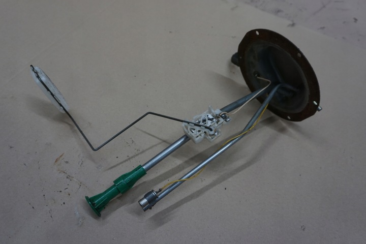 NISSAN PATROL BRANDSTOFNIVEAUSENSOR VLOETER Y60 2.8 TD 9