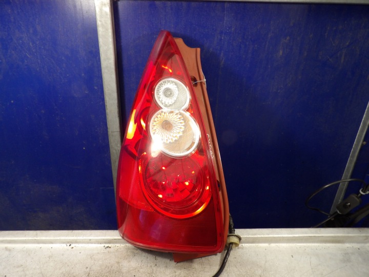 Mazda 5 light rear left P4830L