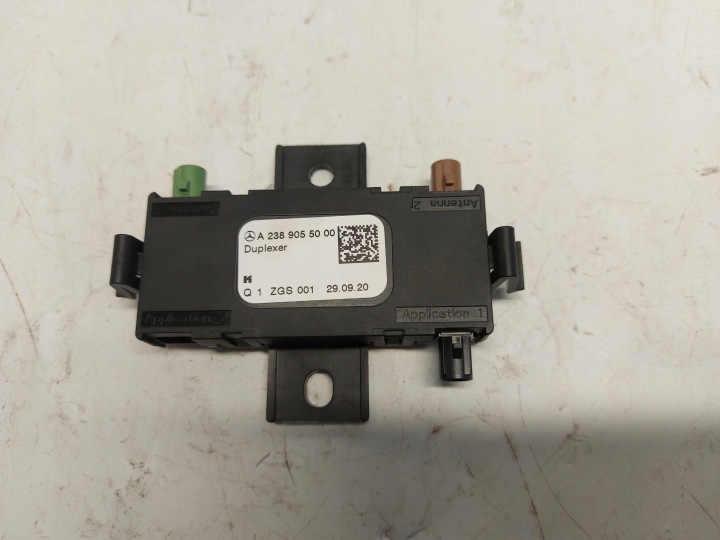 Mercedes EQC 400 W293 Verstärker ANTENY