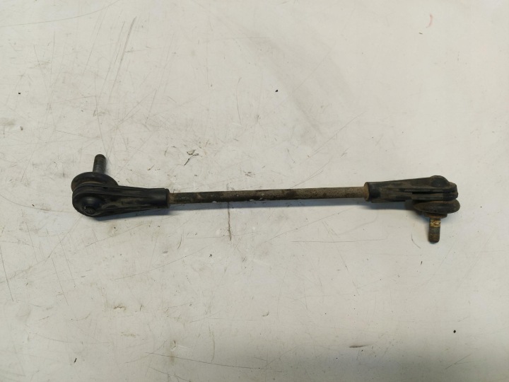 Toyota Hilux VIII clutch drazka of the stabilizer front