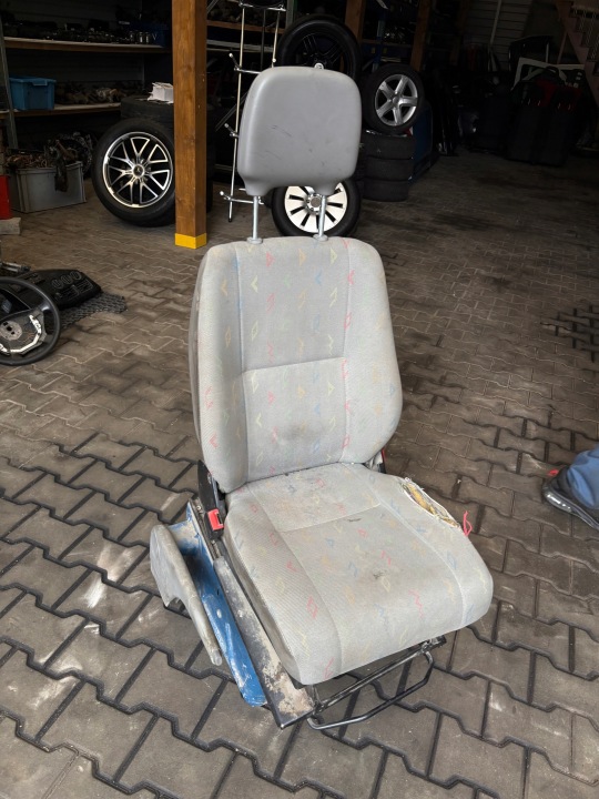 VW LT 28 35 FOTEL KIEROWCY bal eleje KOMPLET