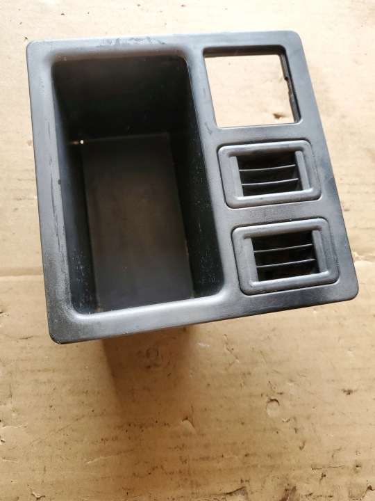 boîte a gant passager plage arrière avant DODGE COLT VISTA 1994 MB898278 MITSUBISHI OE