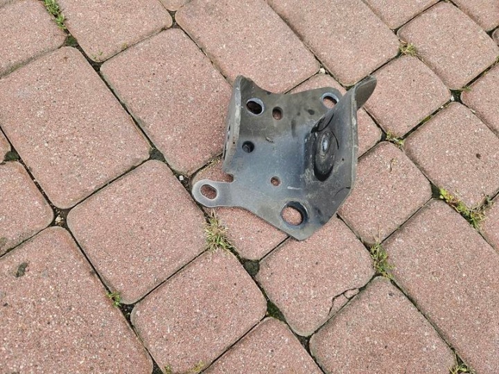 bracket holder left siders rear part of the rear Renault Clio 4 IV 554318403R