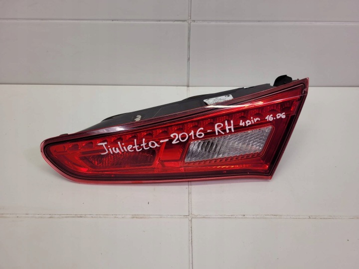 Feux phare Arrière du capot Droit Bouche buse Alfa Romeo Giulietta 3 facelift 2018