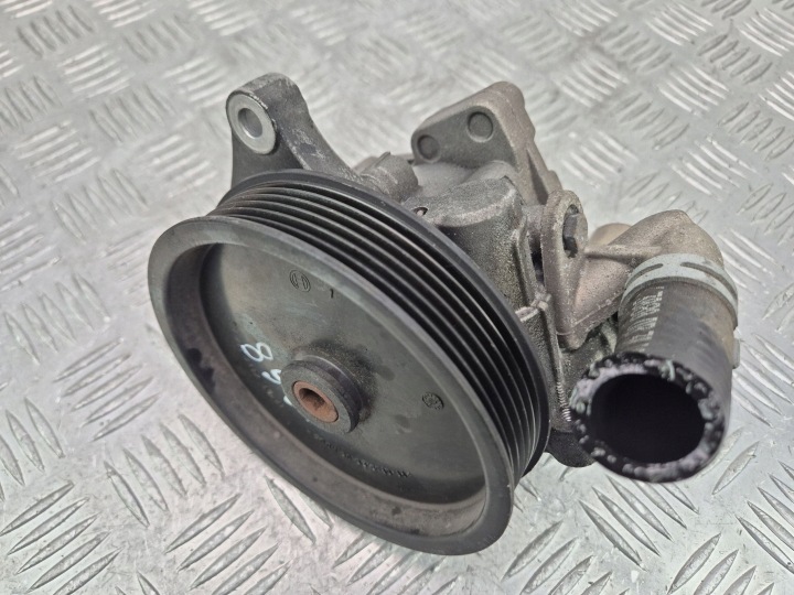 Mercedes 271.820 C180 CGI W204 Pompe direction assistée A0064666801