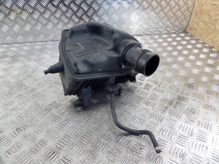 Nissan OE 1087755S01 cover of a filter, air