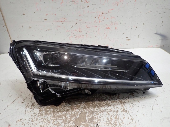 FAR PREDNJI DIO PREDNJA DESNA SKODA SUPERB III LIFT 2019- FULL LED