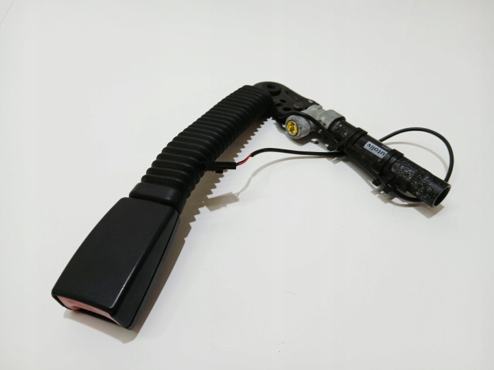 gurtstraffer rechts vorne BMW E60 E61 OE 9117240 (0000122)