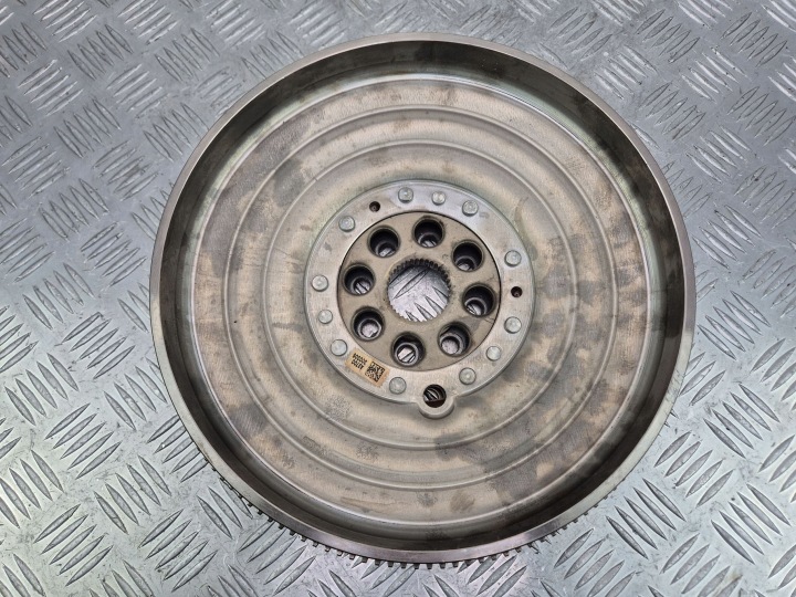 Reifen Rad schwungscheibe schwungrad Mercedes A160 W176 A2700300305 M270.910
