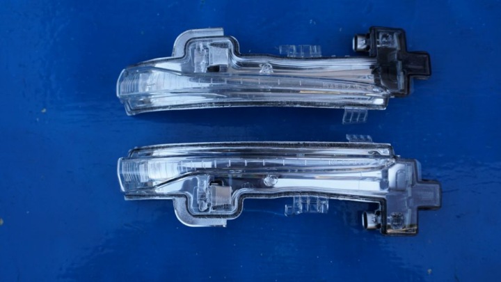 VOLVO S60 V60 V40 - indicator W mirror LH RH