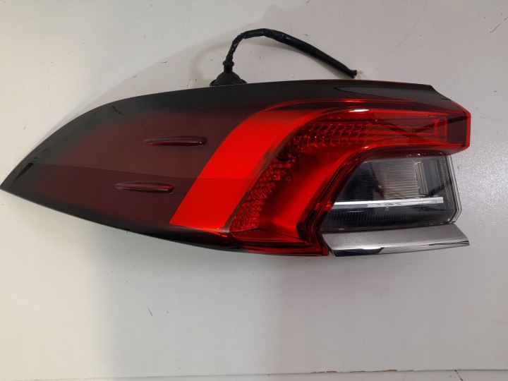 Toyota Corolla E21 Sedan Licht hinten links 8156002D1100 (R578)
