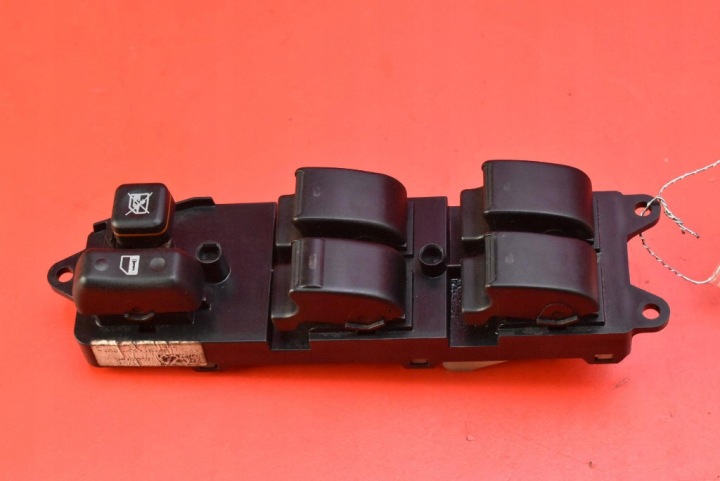 control panel of the window EU 84820-05100 TOYOTA AVENSIS T25 06-09