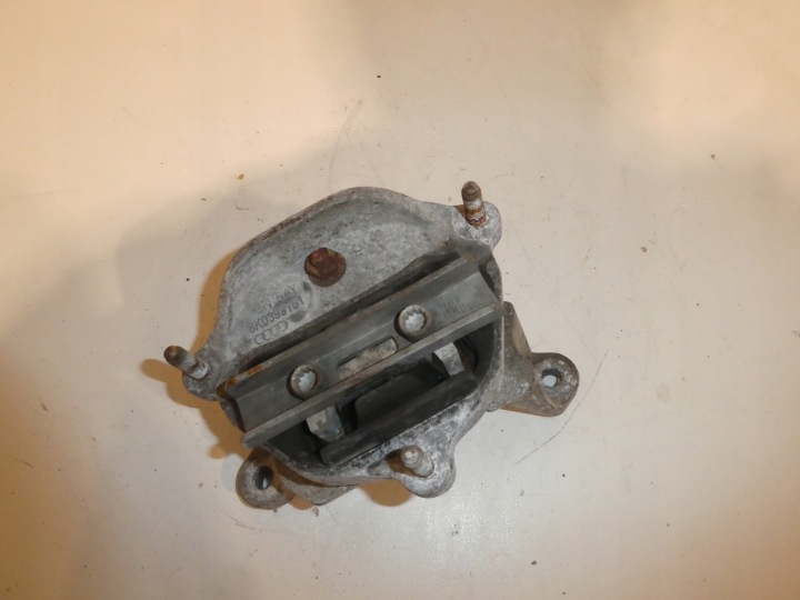 STÜTZE GETRIEBEHALTER GETRIEBESTÜTZE GETRIEBELAGER AUDI A4 A5 8K0399115R
