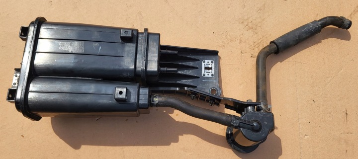 poklopač WEGLA AKTYWNEGO karbonski filter KIA CEED III 1.5 T-GDI HYUNDAI i30 OE