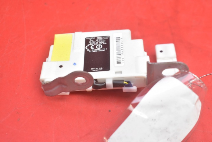 modul des zentralen Tueroeffner hinten heckklappe 89992-47020 TOYOTA PRIUS II XW20 03-11
