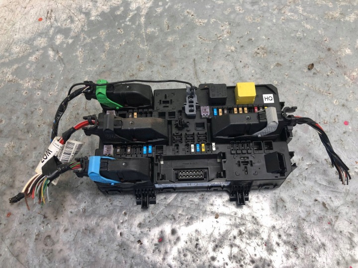 modul Szkerény biztosítékszekrény OPEL ASTRA H CABRIO 13220831