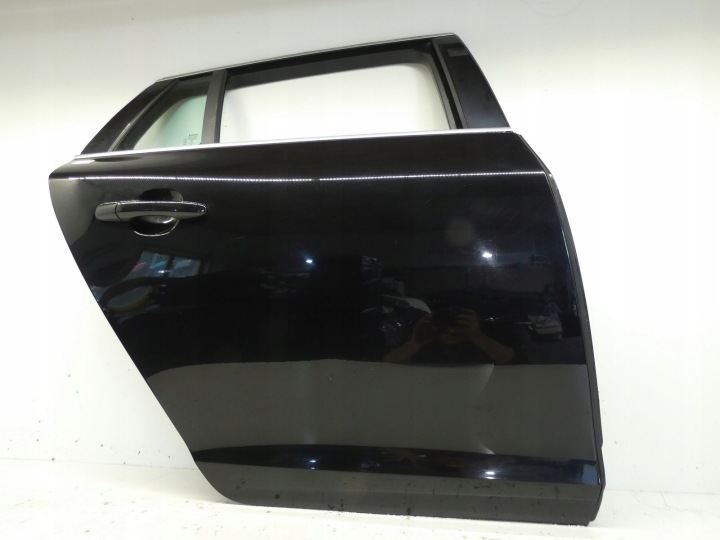 dvere pravý zadok pravé zadné VOLVO V60 a LIFT 13-17R ONYX BLACK LAKIER 717