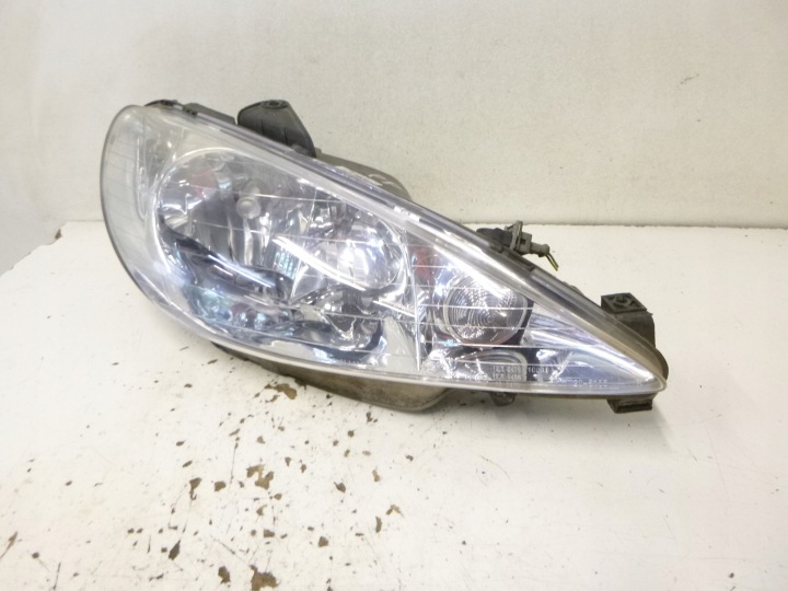 Feux phare Avant Droit Peugeot 206 SW 2002r. H1H7