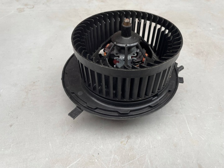 réchauffement alimentation d'air VOLKSWAGEN T-ROC 5Q1819021H @M