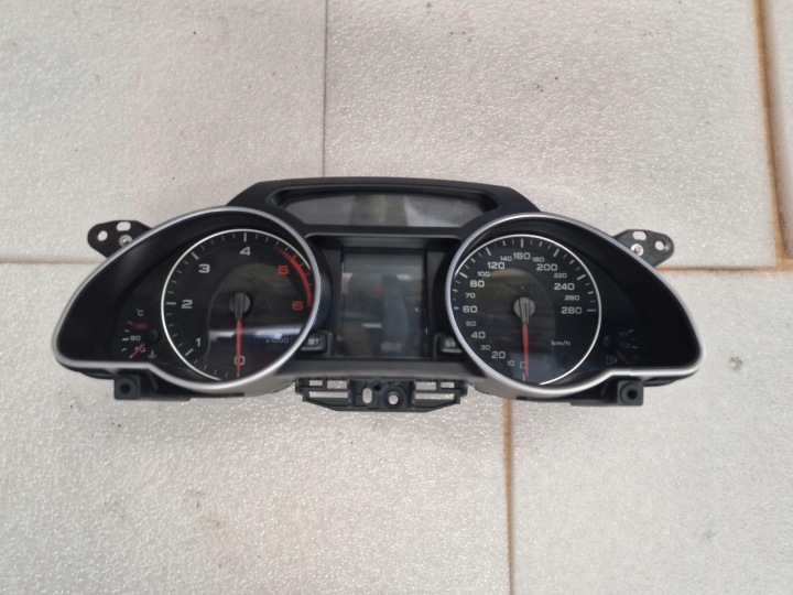 Kombiinstrument AUDI A5 8T 2009 8T0920900M