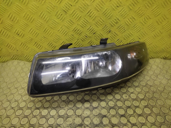 SEAT LEON and REFLEKTOR light left front