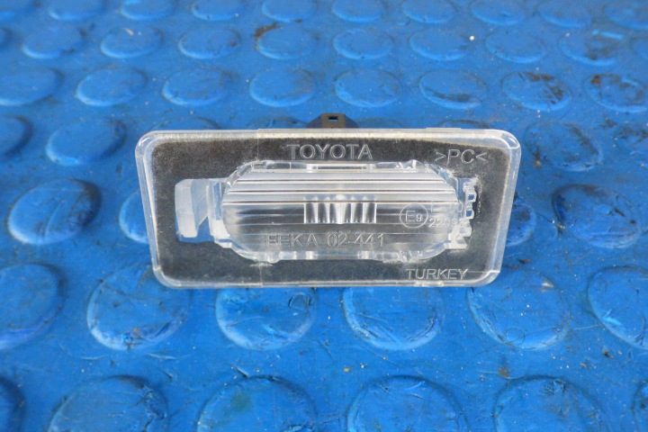 svjetlo tablice rejestracyjnej FEKA02441 original st.BDB Toyota Corolla E21