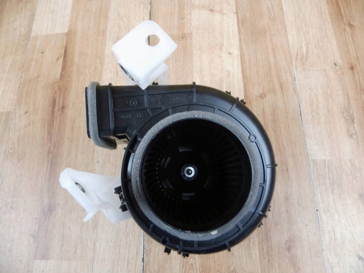 Toyota Corolla E21 Ventilateur Radiateur / refroidisseur pour batterie baterii G9230-12020