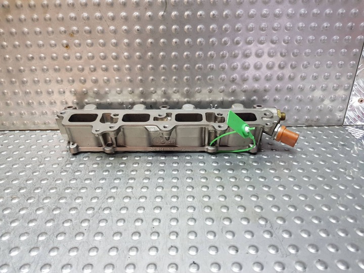 Kraftstoffverteiler Einspritzleiste Sensoren GK284AHB AUDI A3 8P GOLF VI LEON II 1.4 TFSI CAX
