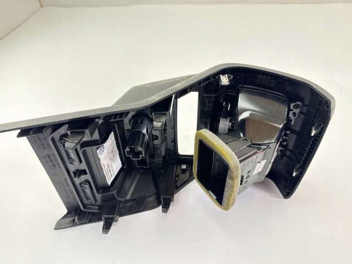 Volkswagen Tiguan 2023 Élément de console centrale 9
